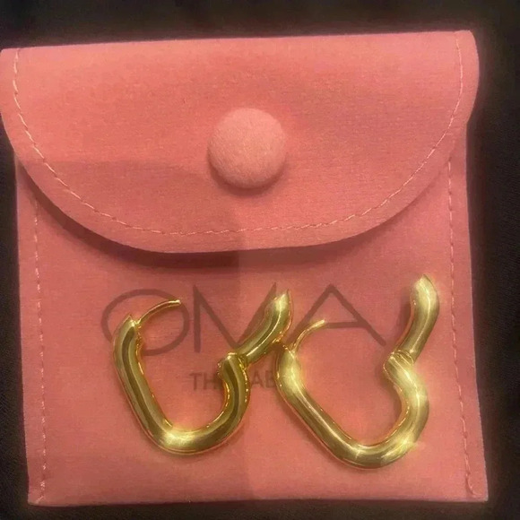 The tonia hoop is geometric hoop and nice variations from the classic styles. - Picture 2 of 4